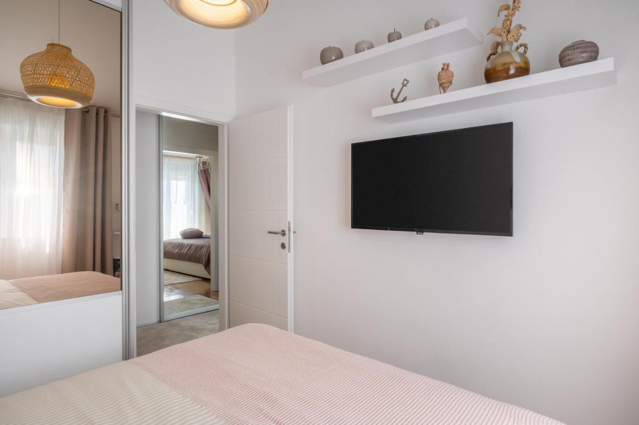 Apartment Tikvarin, Kastel Kambelovac Kaštela Exterior foto