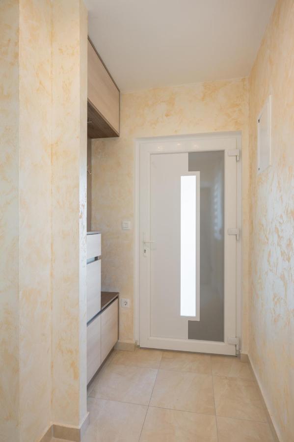 Apartment Tikvarin, Kastel Kambelovac Kaštela Exterior foto