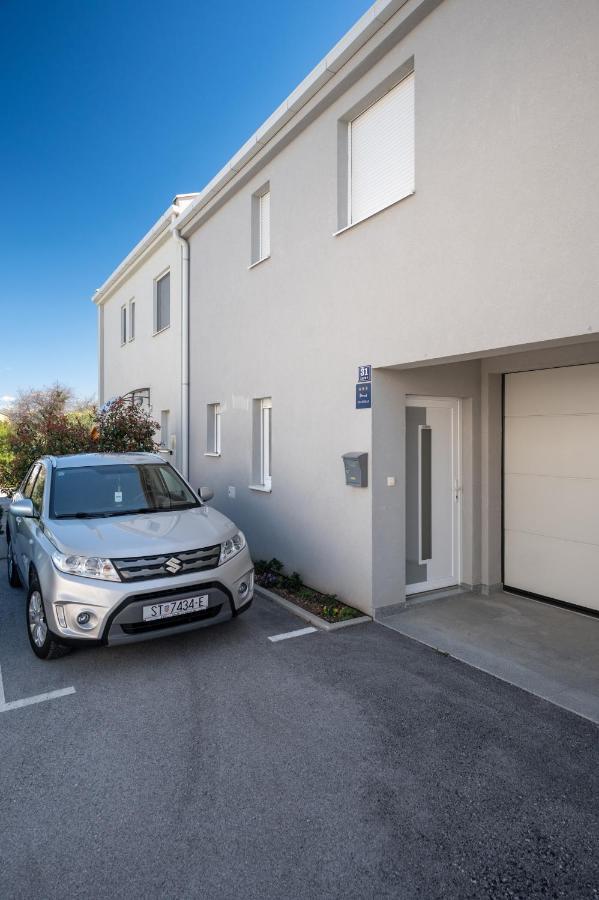 Apartment Tikvarin, Kastel Kambelovac Kaštela Exterior foto