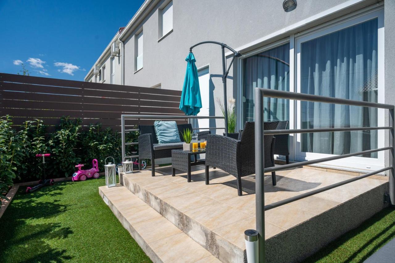 Apartment Tikvarin, Kastel Kambelovac Kaštela Exterior foto